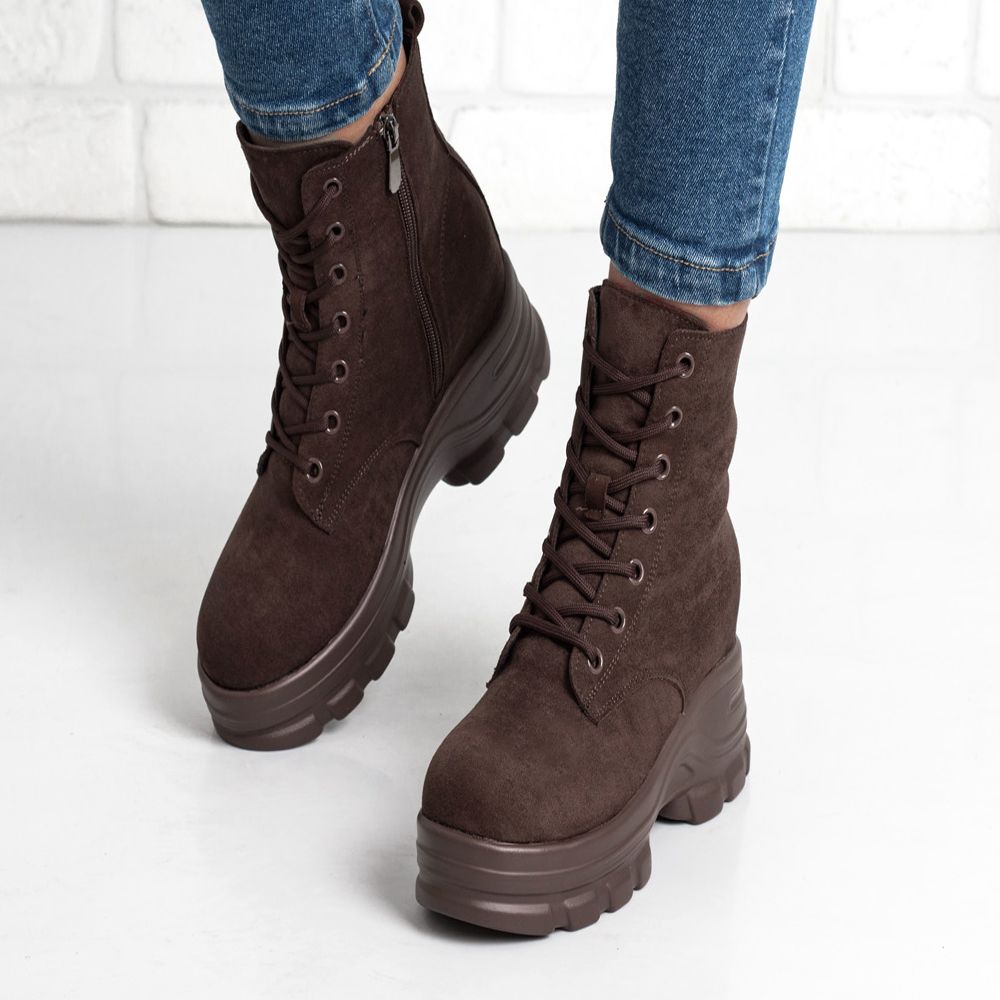 Дамски боти в кафяво Дамски боти в кафяво